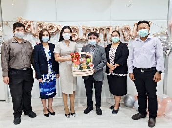 Dean and administrators bless the
birthday to the President of Suan
Sunandha Rajabhat University