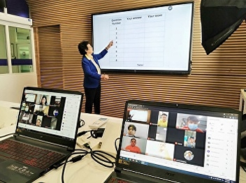 Organize training to improve English for
teachers and staff. Samkhok School
Pathum Thani Provincial Administrative
Organization Sam Khok District Pathum
Thani