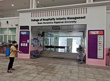 College of Hospitality Industry
Management And Nakhon Pathom Campus Suan
Sunandha Rajabhat University Perform
antiseptic spraying. Prevention of
coronavirus (COVID-19)