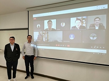 Critique of the Doctor of Philosophy
Program Tourism and Service Management,
new course, B.E. 2562 in online format
via google meet program