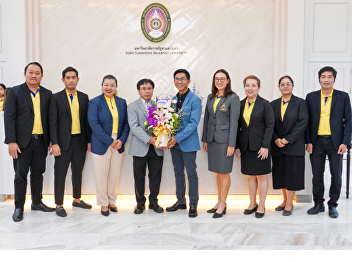 Executives, faculty and staff
congratulate Assoc. Prof. Dr. Ruedech
Kertwichai.